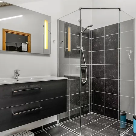 Delko - 650m From The Sea By Interhome